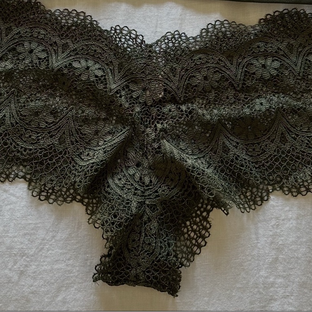 Elegant Lace Women’s Intimate in Black